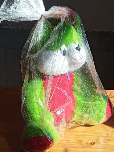 toxunma jaketler: Böyük ölçülü plyuş ayıcık - Rənglər: yaşıl və qırmızı, ağ yanaqlarla — 2