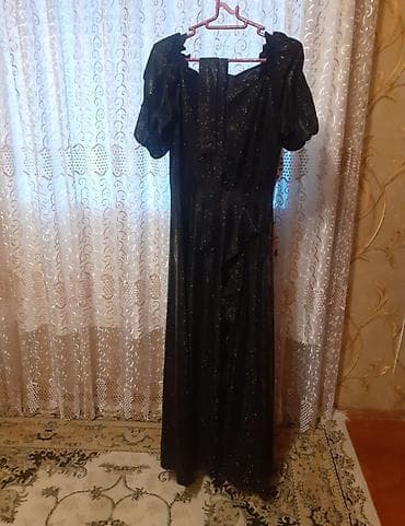 eclat la violette parfüm: Qara rəngdə, zərli parıltılı uzun ziyafət geyimi. - Model: döşəməədək — 1