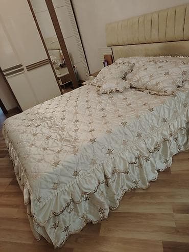 Tekstil: Yataq üçün İşlənmiş rəng - Bej Yataq örtüyü, Ünvandan götürmə — 4