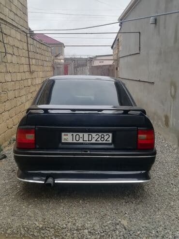 Digər nəqliyyat: Opel sedan - Kuzov: qara rəngli sedan, ön və arxa tampona əlavə — 2