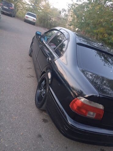 авто на свадьбу бмв: Bu, dörd qapılı, qara rəngli BMW E39 sedandır. Avtomobil qara rəngli — 3