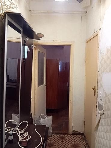 satdıq evlər: Bakı, 4-cü mikrorayon, 2 otaqlı, Köhnə tikili, m. Memar Əcəmi, 50 kv. m — 5