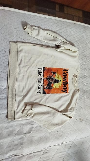 kovboy: Krem rəngli uniseks svitşot. Ön hissəsində böyük “Cowboy – Take Me — 1
