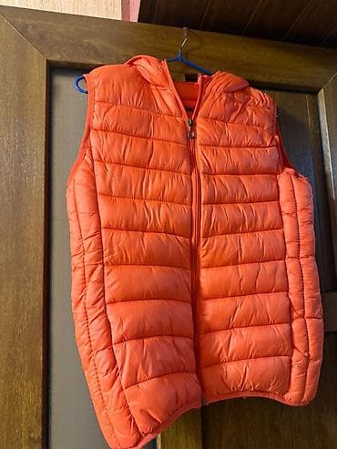 Parlaq narıncı rəngdə yüngül şişmə jilet - Model: kapüşonlu, fermuarlı