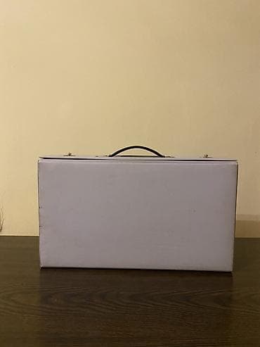 Sandıqlar: Divar üstü işıqlandırma plafonu Rəng: Ağ - Material: Şüşə və metal — 1