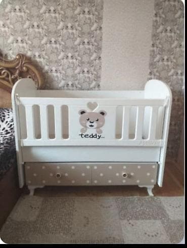 Beşiklər: Oğlan və qız üçün, Dördbucaq, Beşik, Yellənmə mexanizm ilə — 1