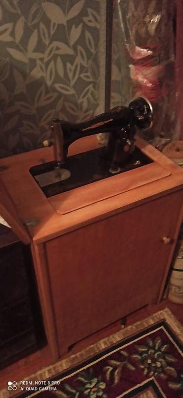 kohnə pullar: Tikiş maşını ilə paltaryuyan stol-konsol - Taxta korpuslu qatlanan — 5