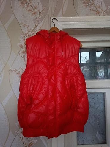 Qırmızı rəngdə parlaq balonka jilet heç geyinilmeyib təzədir əlaqə
