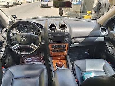 mercedes 203: Mercedes-Benz ML-Class SUV - Kuzov: qara rəng, 5 qapı, yanlarda — 5