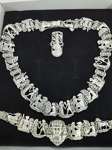 Dəstə daxildir: Bilərzik, Üzük, Boyunbağı, Gümüş, 925 Əyar lalafo.az -da Dəstə daxildir: Bilərzik, Üzük, Boyunbağı, Gümüş, 925 Əyar