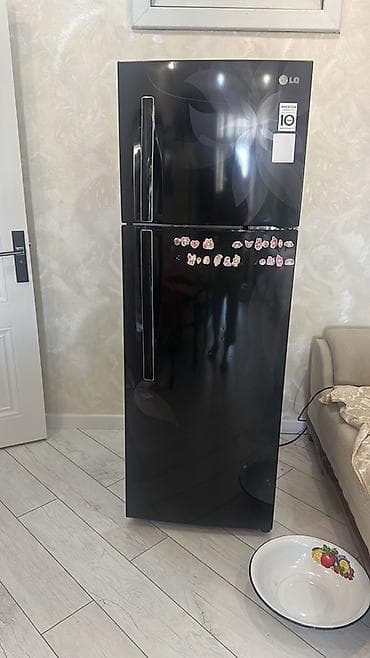 LG iki qapılı soyuducu - Rəng: qara, parlaq ön panel üzərində