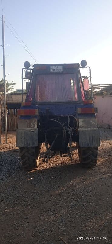 qazel yük masinlari satisi: MTZ Belarus traktoru - Korpus və kabina: Tam ölçülü kabina, günəşə — 3