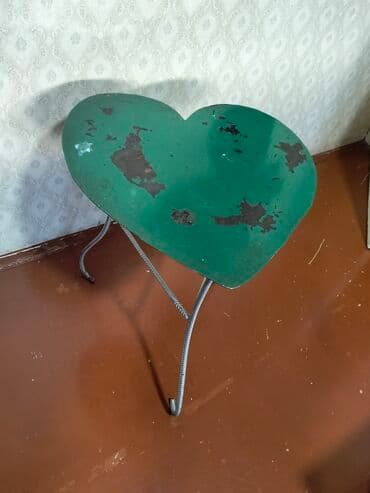 Dəmirdən ürək stol