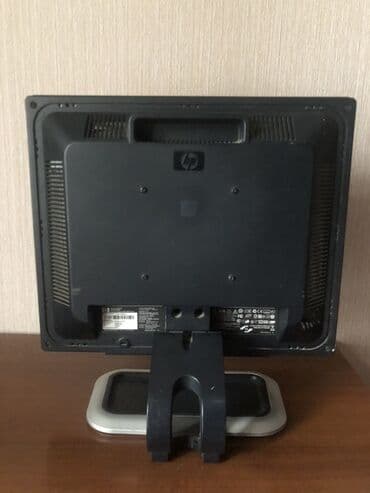 pc monitor: HP L1710 LCD monitor - Ekran: 17 düym, 5:4 nisbət, düz panel - Model — 4