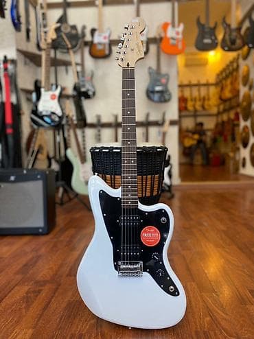 gitara çexolu: Mağaza həftənin 7 günü saat 10:00 - 20:00 aralığında fəaliyyət — 1