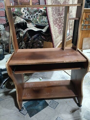 Bitkilər: Düz TV altlığı, Polkalı, Laminat — 2