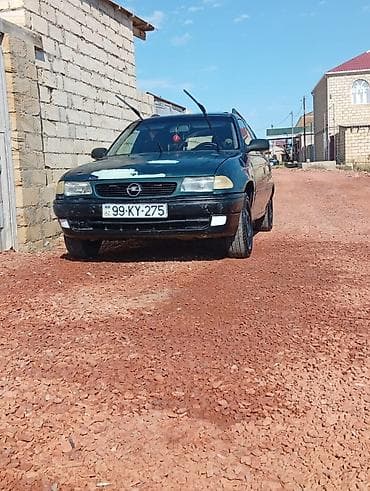 te 28 traktor satisi: Opel Astra: 1.6 l | 1996 il 35000 km Universal — 3