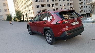 led duman: Toyota RAV4: 2.5 l | 2022 il Krossover — 4