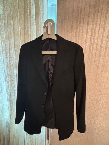 Kişi üçün klassik qara pencək - Rəng: qara - Kəsim: klassik, iki