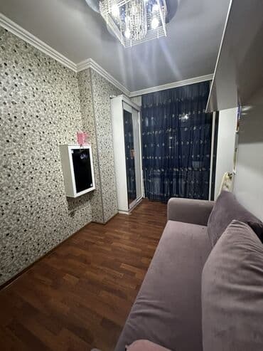 qara qarayev: Mətbəx hissəsində ağ rəngli modul mebellərlə təchiz olunmuş, qara — 18