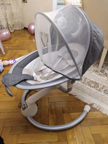 Oğlan və qız üçün, Beşik, Yellənmə mexanizm ilə