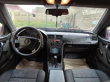 bmw 320i 2000: Mercedes-Benz C-Class: 1.8 l | 1996 il Sedan — 7