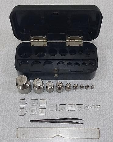 Alət dəstləri: Tərəzi daşlırı sovet istehsalı, çox yaxşı vəziyyətdədir. Material — 10