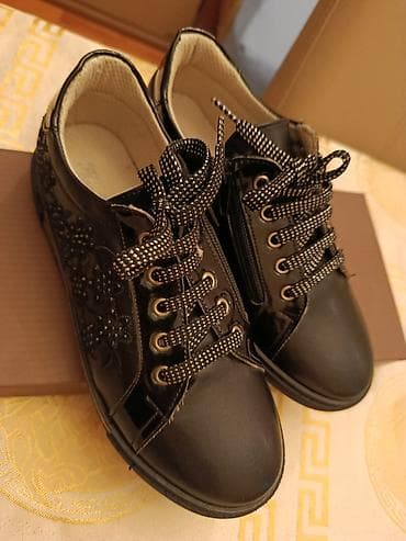 Столы для кормления: Qız uşaqları üçün şıq idman ayaqqabısı - Rəng: qara, parlaq — 1