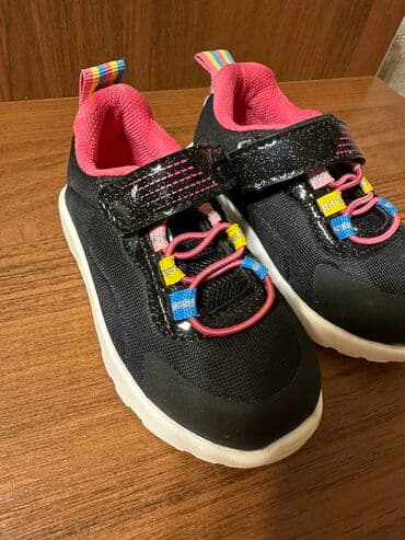 uwaq ucun tortlar: Krossovka, Qız üçün, 22 — 2