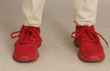 Qırmızı idman ayaqqabısı 34-35 razmer - Rəng: parlaq qırmızı, tam