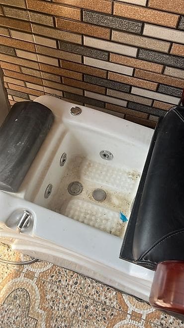 Pedikür spa kreslosu – masajlı oturacaq və hidromassaj vannası bir