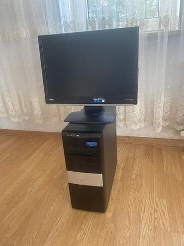 masa üsdü komputer: Masaüstü komputer Köhnə modeldir. İşlədilmir çoxdandır. Üstündə bütün — 2