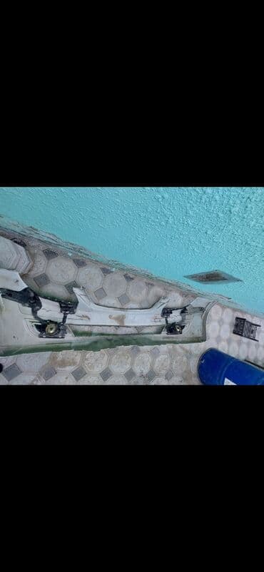 cesqa buferi: Məhsul: Avtomobilin ön bamperi Təsvir: - Rəng: ağ (işıq yaşıl çaları — 5