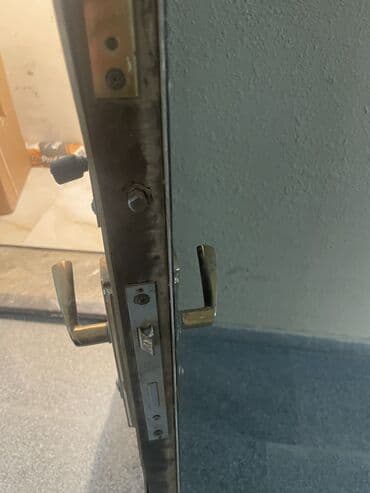 Giriş qapıları: Demir qapı
100 — 6