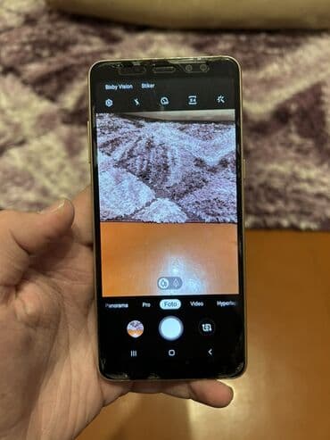 telefonlar kreditle: Smartfon – qızılı rəngdə Xüsusiyyətlər və dizayn: - Ekran: tam ön — 10