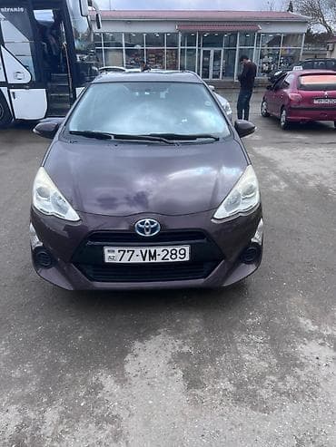 Toyota Aqua Hybrid hatchback - Yanacaq sistemi: Hibrid (benzin +