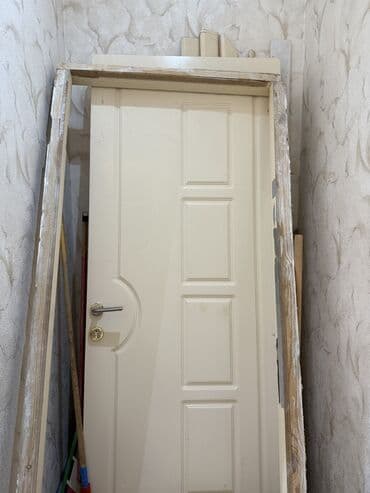 otag qapi: Ağ rəngli otaq qapisi
- Rəng: Krem/ağ
Olcusu 90/205
1 ededir — 1