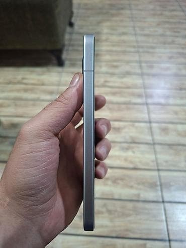 m 11 lite: Xiaomi 15 Pro, rəng - Gümüşü, 
 Sensor — 5