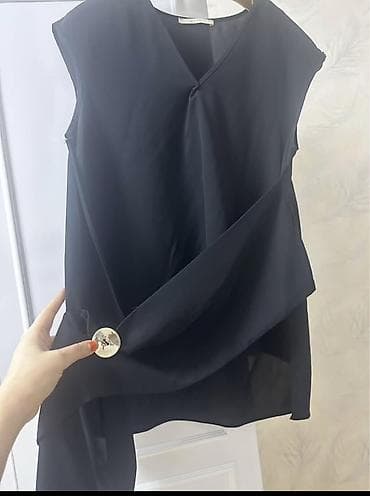 Qara asimmetrik qadın bluzası - Rəng: saf qara - Model: qoltuqsuz, V — 2