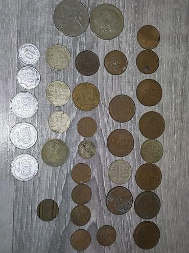 samovar 1870: Sovet dövrünə aid xırda metal pullar toplusu Tərkib: - 2 ədəd iri — 6