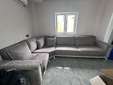 Yeni, Künc divan, Divan