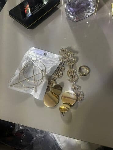 Qadın aksessuarları dəsti - Qızılı rəngdə böyük dairəvi klips