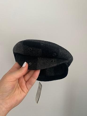 esger papaqlari: Kisi papaqlari Qiymet 10 Manat.yenidir…55,57,60,56 razmerleri — 9