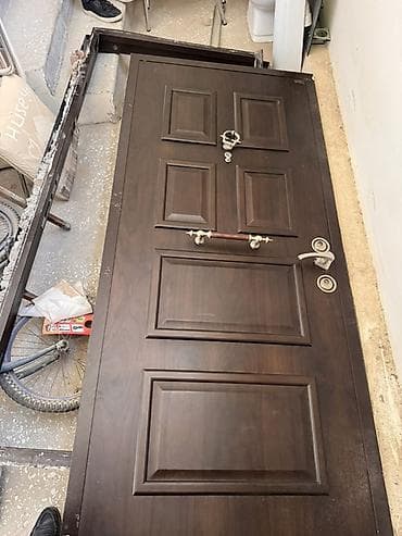Dəmir təhlükəsizlik qapısı – tünd qəhvəyi, Xüsusiyyətlər: - Çərçivəsi
