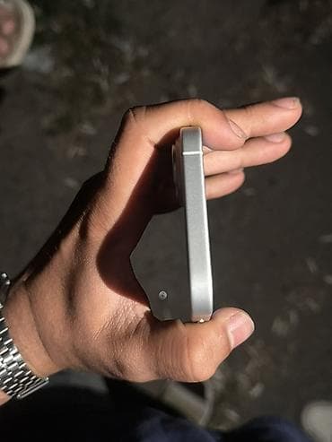 İphone 16 sade hecbir problemi yoxdu cizig bele yoxdu karopkasi