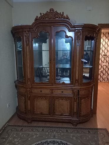 qedimi bufet: Klassik üslubda iri ölçülü vitrin-bufet şkaf - Material: təbii ağac — 1
