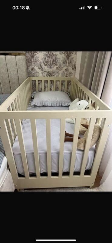 Oğlan və qız üçün, Dördbucaq, Beşik, Dəstsiz, Matras ilə, Yellənmə mexanizmsiz