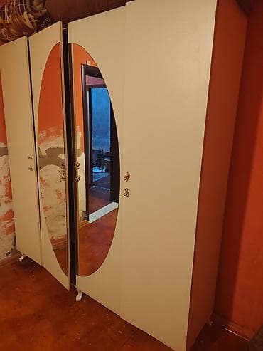 usta qapi: Ağ rəngli 4 qapılı paltar şkafı - Ön tərəfdə iri oval güzgü (iki — 2