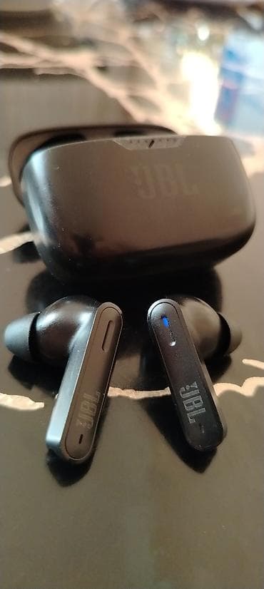 JBL True Wireless qulaqlıqlar - Tam simsiz dizayn: Hər iki qulaqcıq