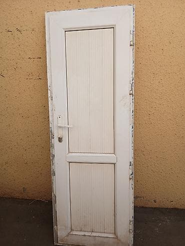 Ağ rəngli PVC qapı - Material: PVC/plastik profil, iki panelli dizayn